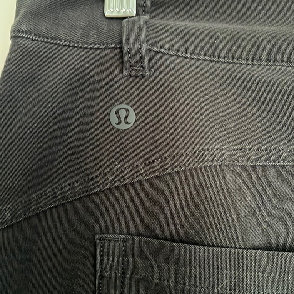 Ladies LULULEMON wide leg pant Size 31